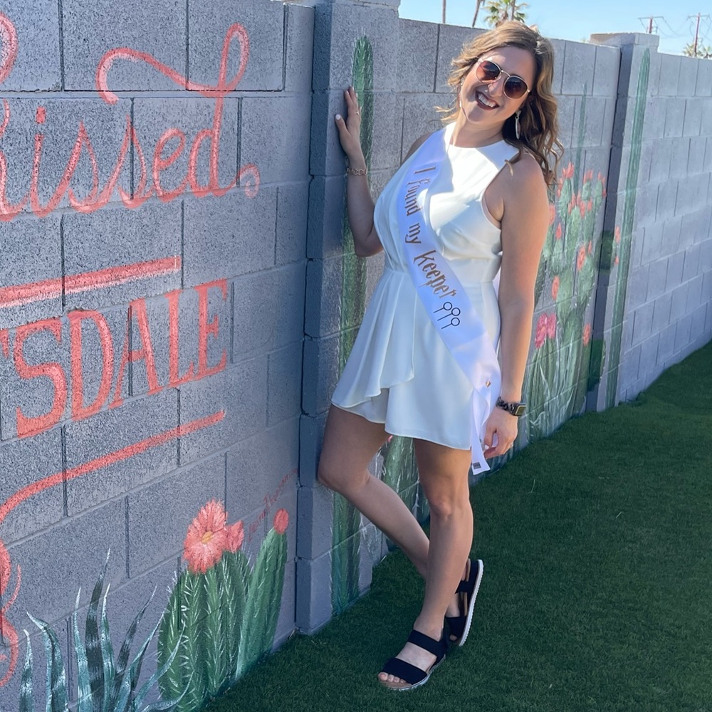 Lulu’s White Pleated Sleeveless Romper